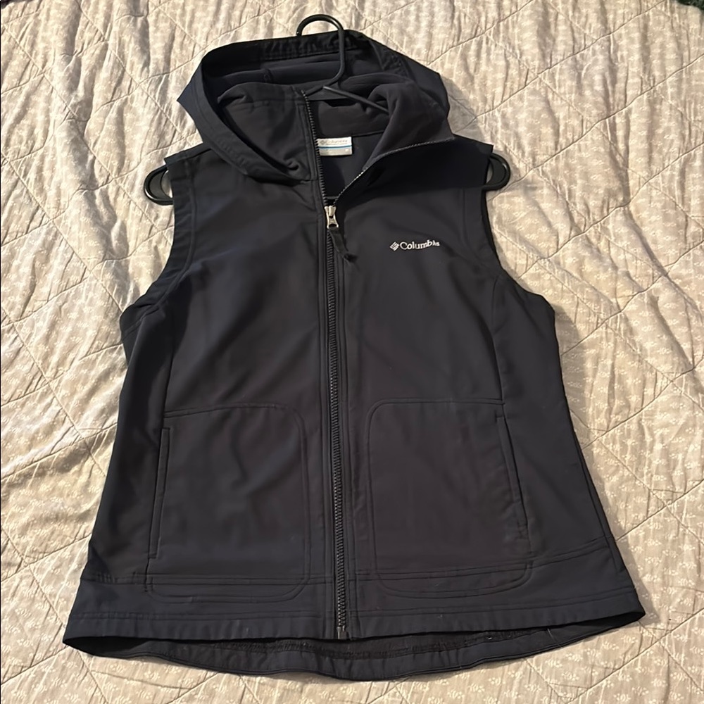 Medium/black/ Columbia vest